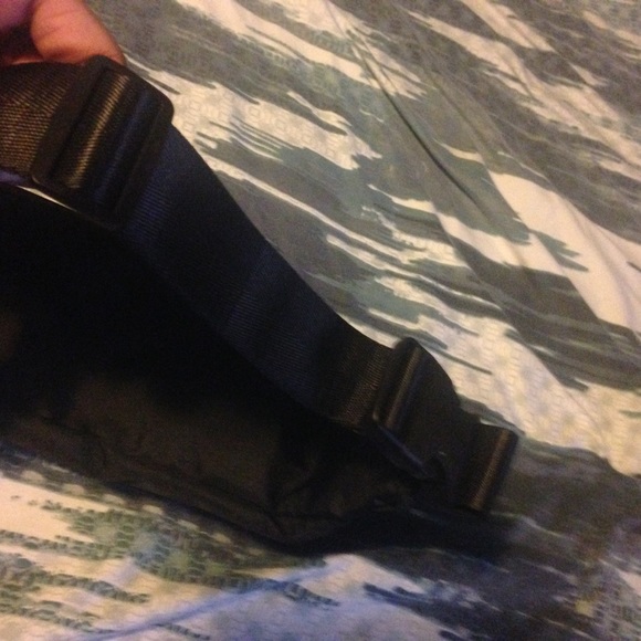 Black sling bag - Picture 4 of 4